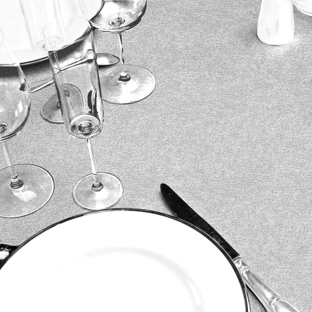 Sølvglans julevoksduk med borddekking og elegant sølveffekt