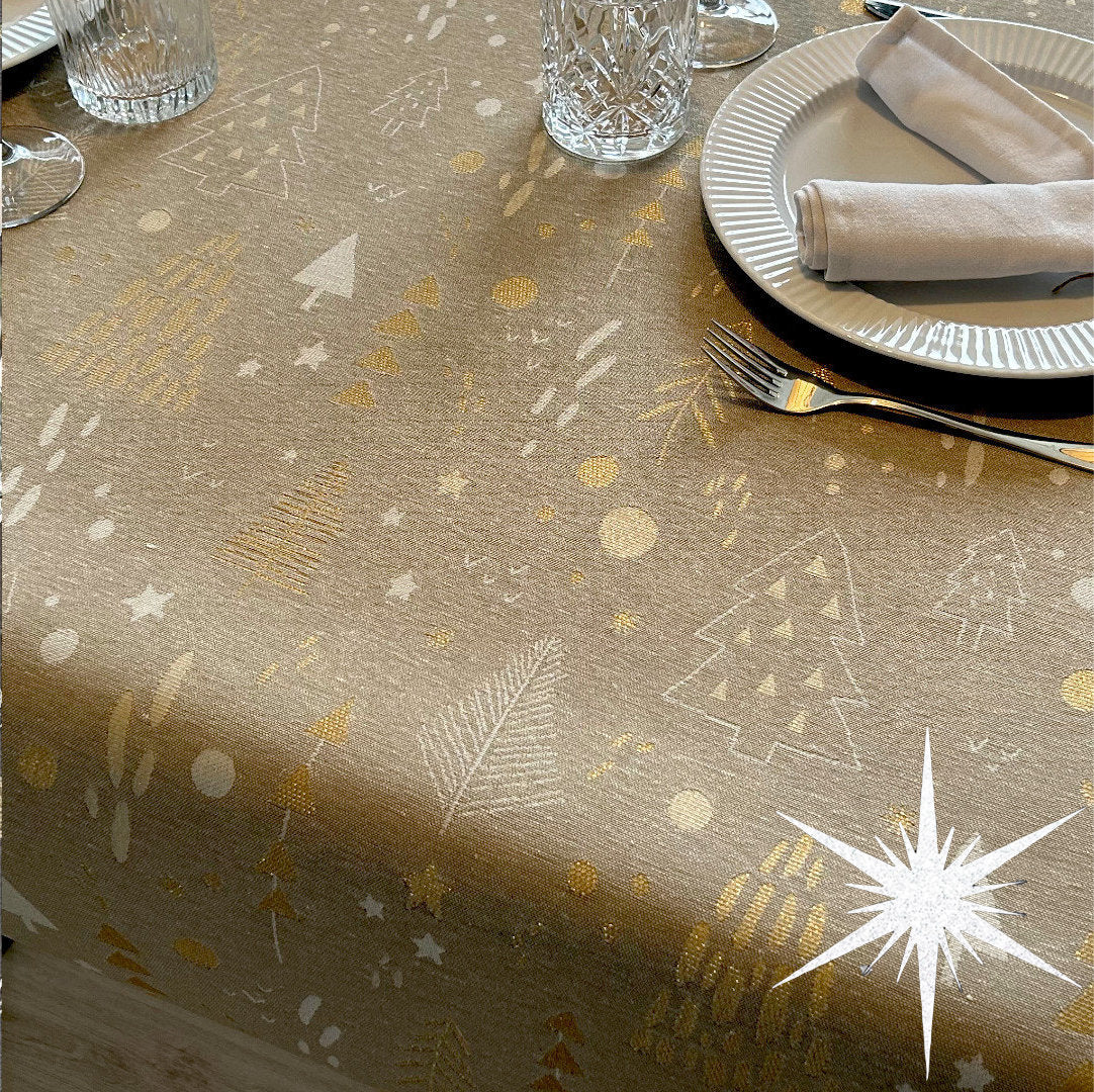 Spor i Granskogen Natur – Juleakrylduk med lurex-gulleffekt