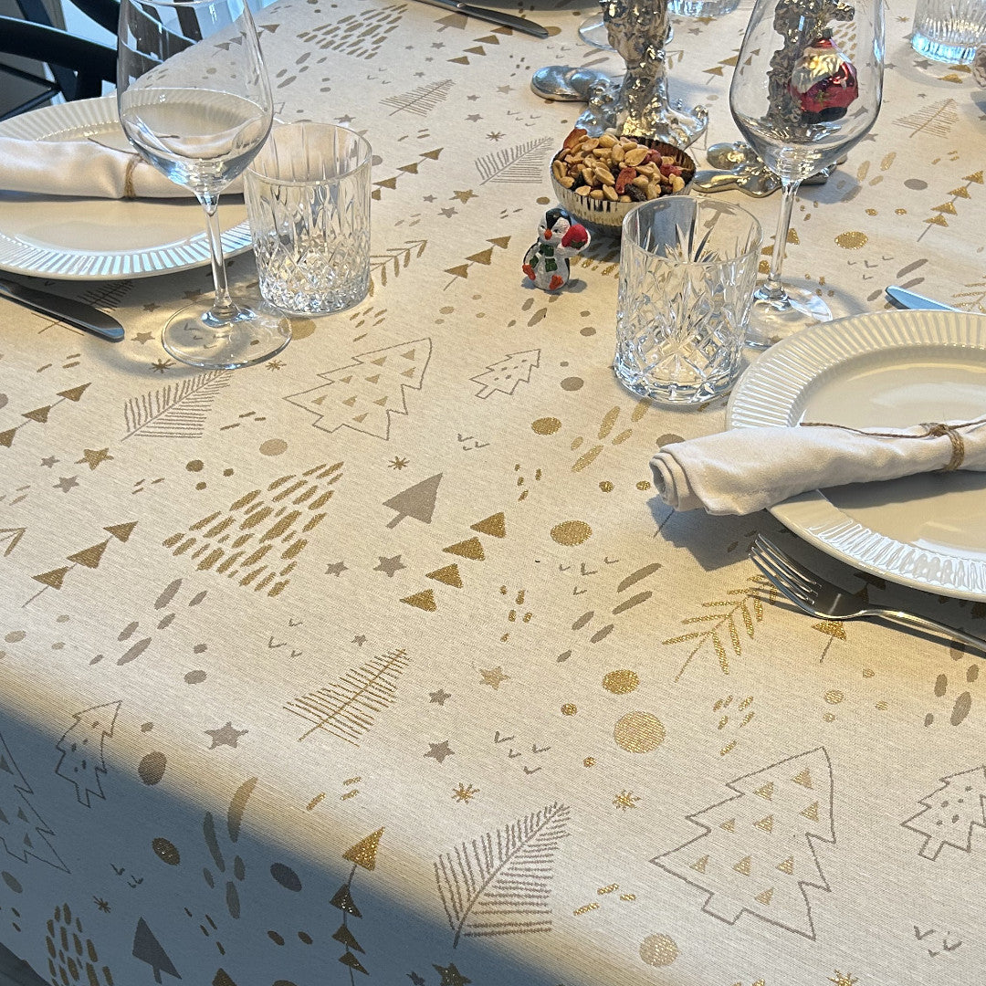 Spor i Granskogen Gull Lurex – Råhvit juleakrylduk