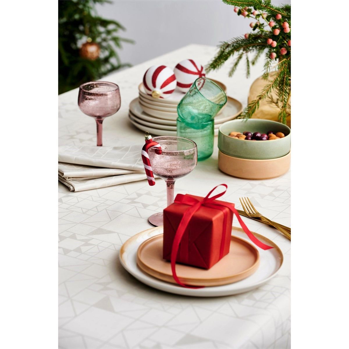 Södahl Star Damask Lys Beige – Klassisk juleduk – Damaskvevd akrylduk med antiskli