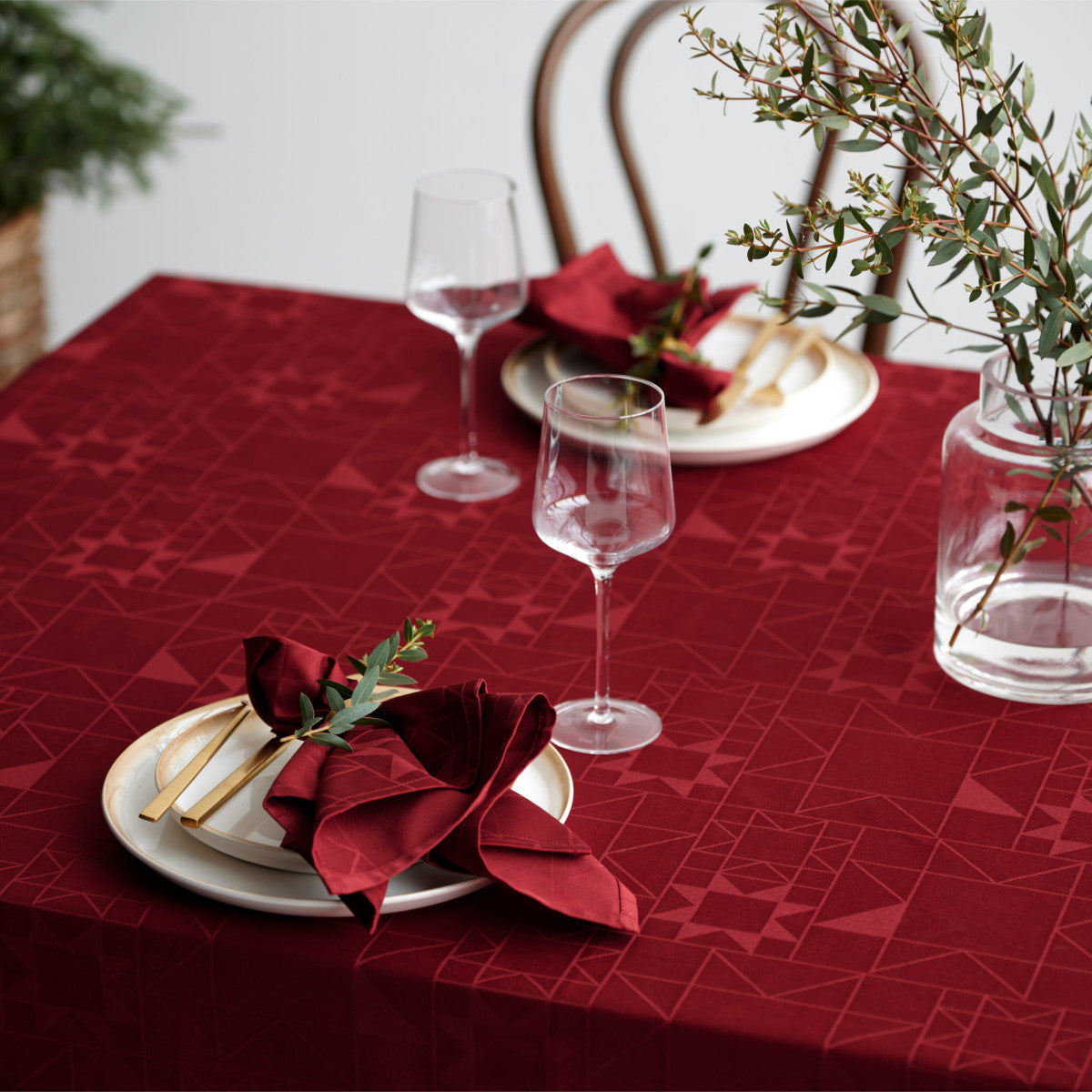 Södahl Star Damask Red – Klassisk juleduk – damaskvevd akrylduk med antiskli
