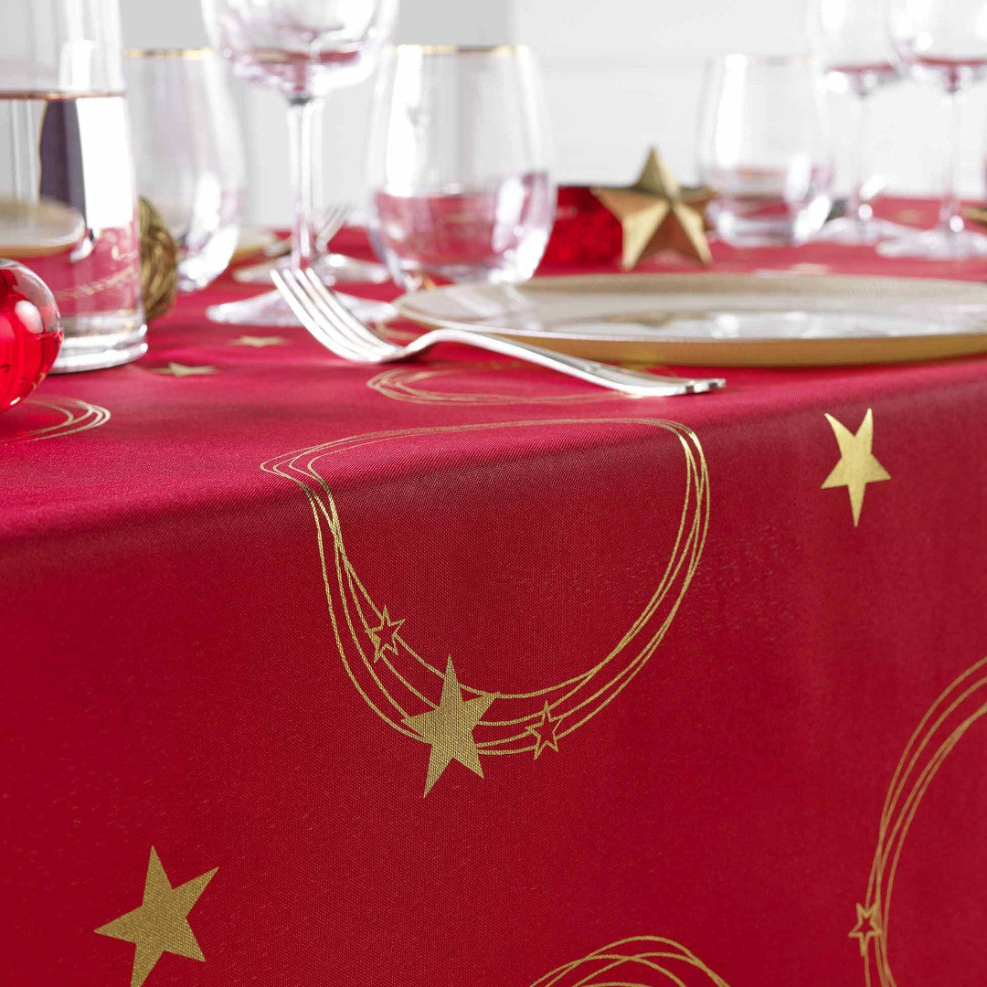 Star Metallic Print Red/Gold – Rød juleduk med gulltrykk 150 x 240 cm