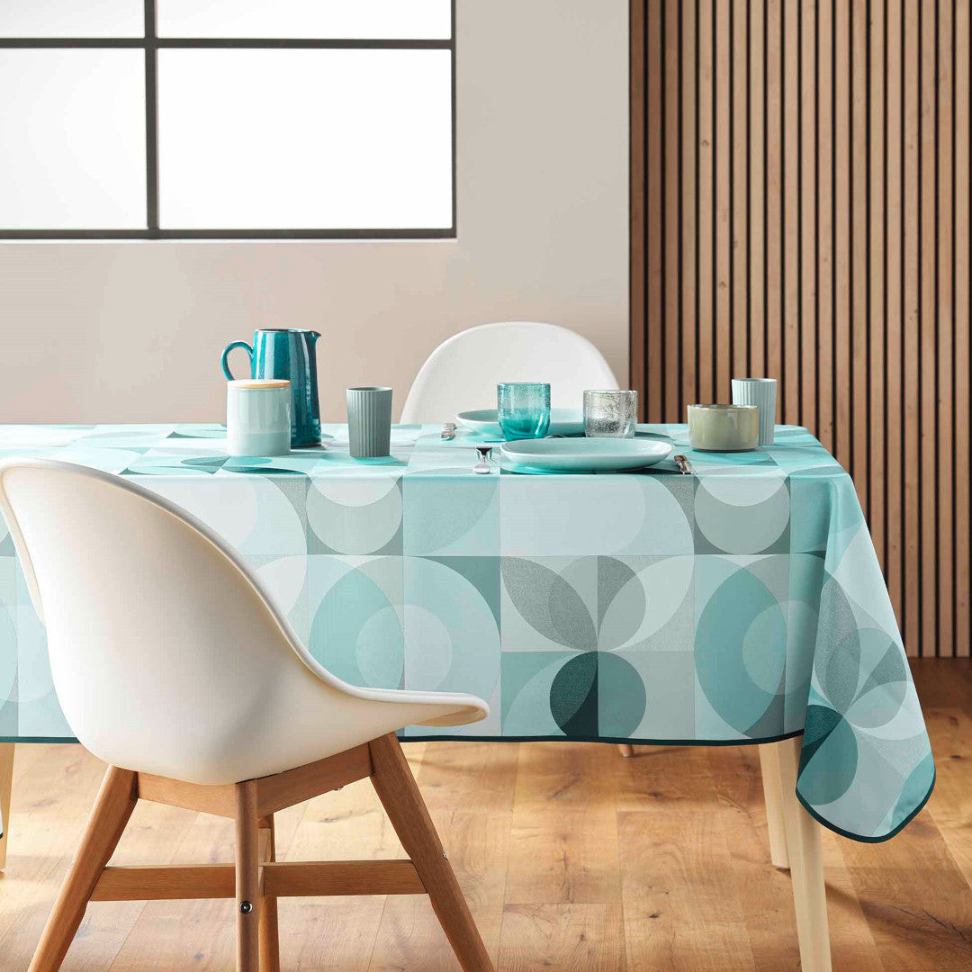 Rektangulær Tessouro Sage duk på bord dekket med servise