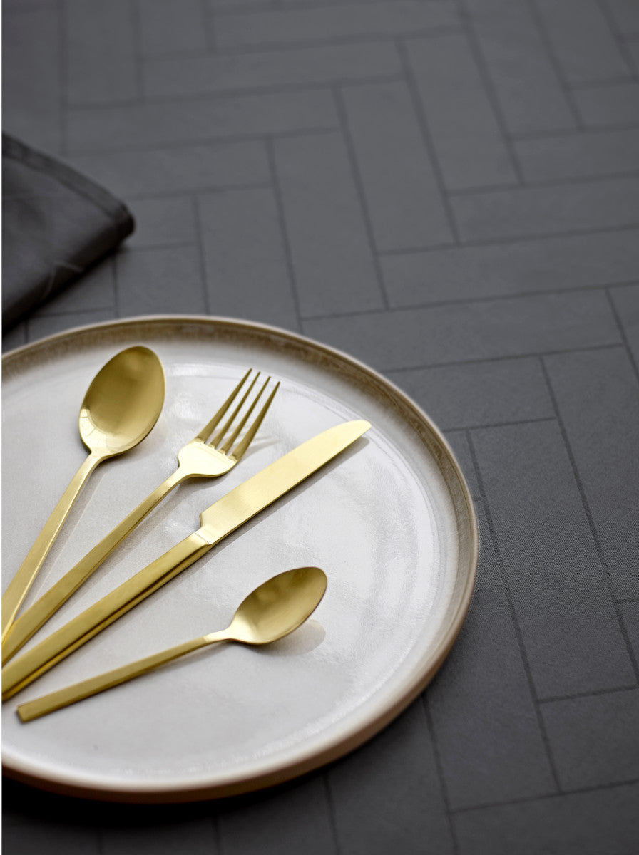 Södahl Tiles Ash mørk grå akrylduk, nærbilde med borddekking