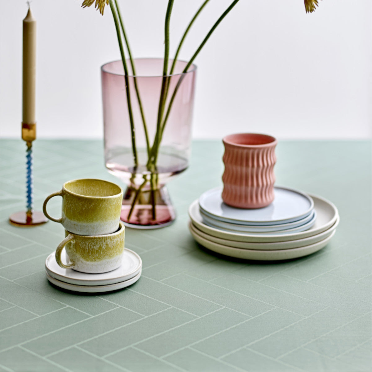 Tiles Hedge Green – Södahl damaskvevd akrylduk i 100 % bomull med antiskli, nærbilde