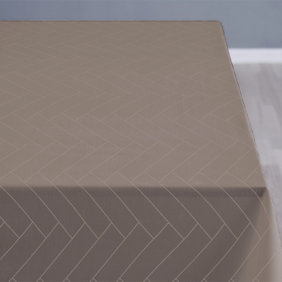 Södahl Tiles Taupe gråbrun, klassisk damaskvevd akrylduk med antiskli