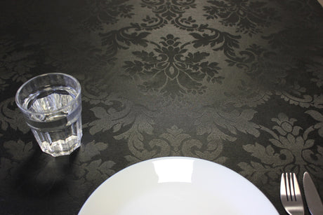 Versailles Black akrylduk med vakre jacquardvevde humleornamenter, 180 cm
