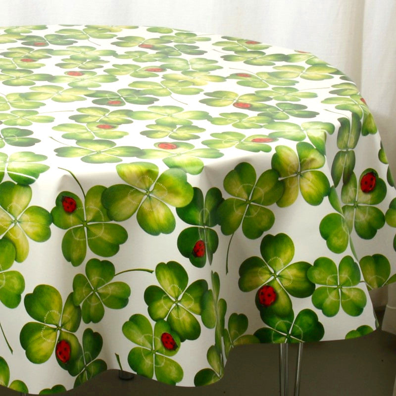 Voksduk med marihøner og firkløvere