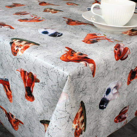 Voksduk med små søte hunder