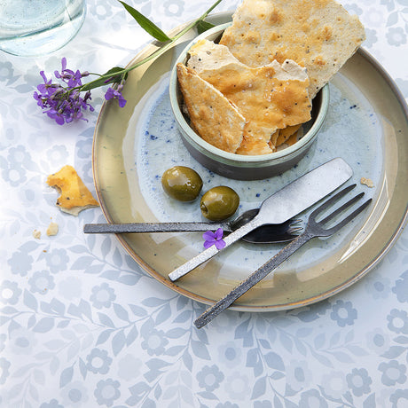 Wallflower Ice Grey - Lola voksduk med blomsterranker i grå nyanser