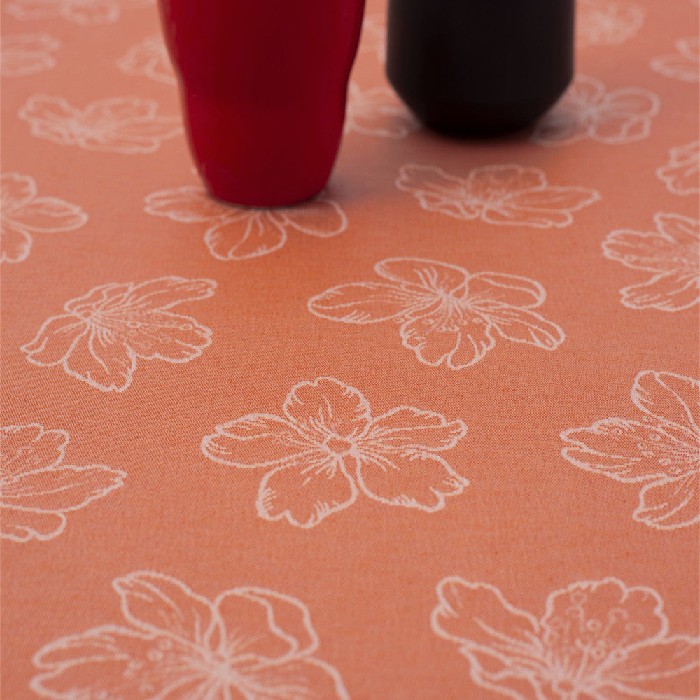 Adalis Orange – Damaskvevd akrylduk med strekblomst, 140 cm