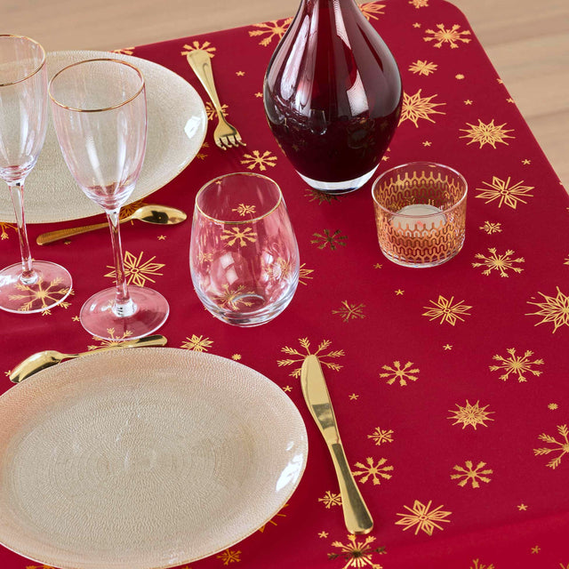 Astrelia Rød/Gull - juleduk med gyldne stjerner 140 x 240 cm nærbilde