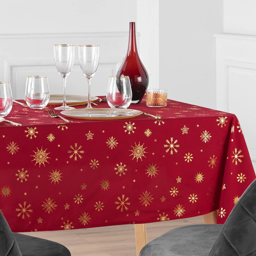 Astrelia Rød/Gull - juleduk med gyldne stjerner 140 x 240 cm miljø