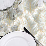 Betty Golden Palm – Elegant voksduk med gyldne palmeblader, nærbilde