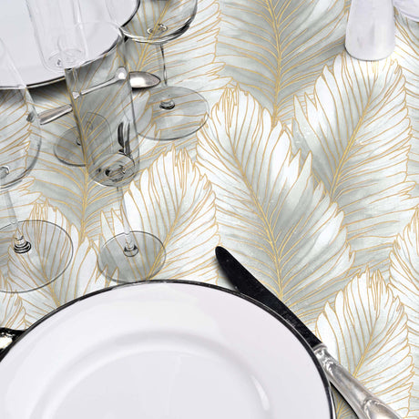 Betty Golden Palm – Elegant voksduk med gyldne palmeblader, nærbilde