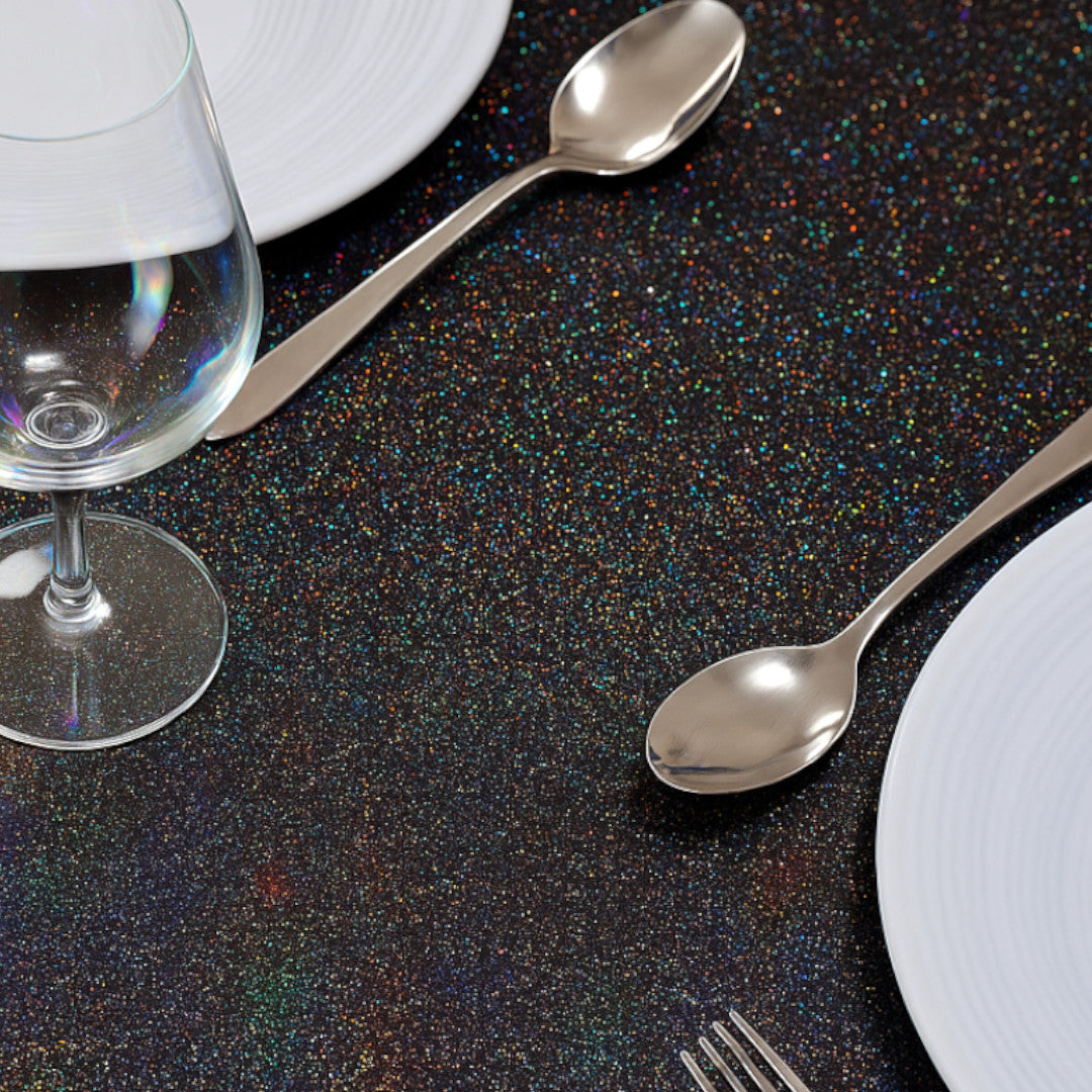 Black Rainbow – Svart voksduk med glimmereffekt, nærbilde