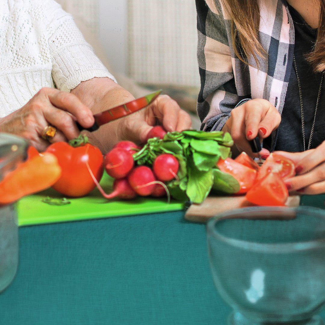 Capri Petrol – Kraftig ensfarget voksduk i dyp blågrønn nyanse, nærbilde
