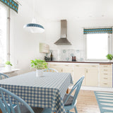 Careaux Blue – Ekstra kraftig voksduk med klassiske blå ruter, miljø 2