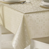 Champagne Damask – Elegant voksduk med klassisk damaskmønster i champagnefarge, hjørne