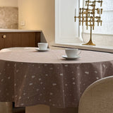 Christmas Carol Natur – Rund damaskvevd juleduk Ø 200 cm miljø