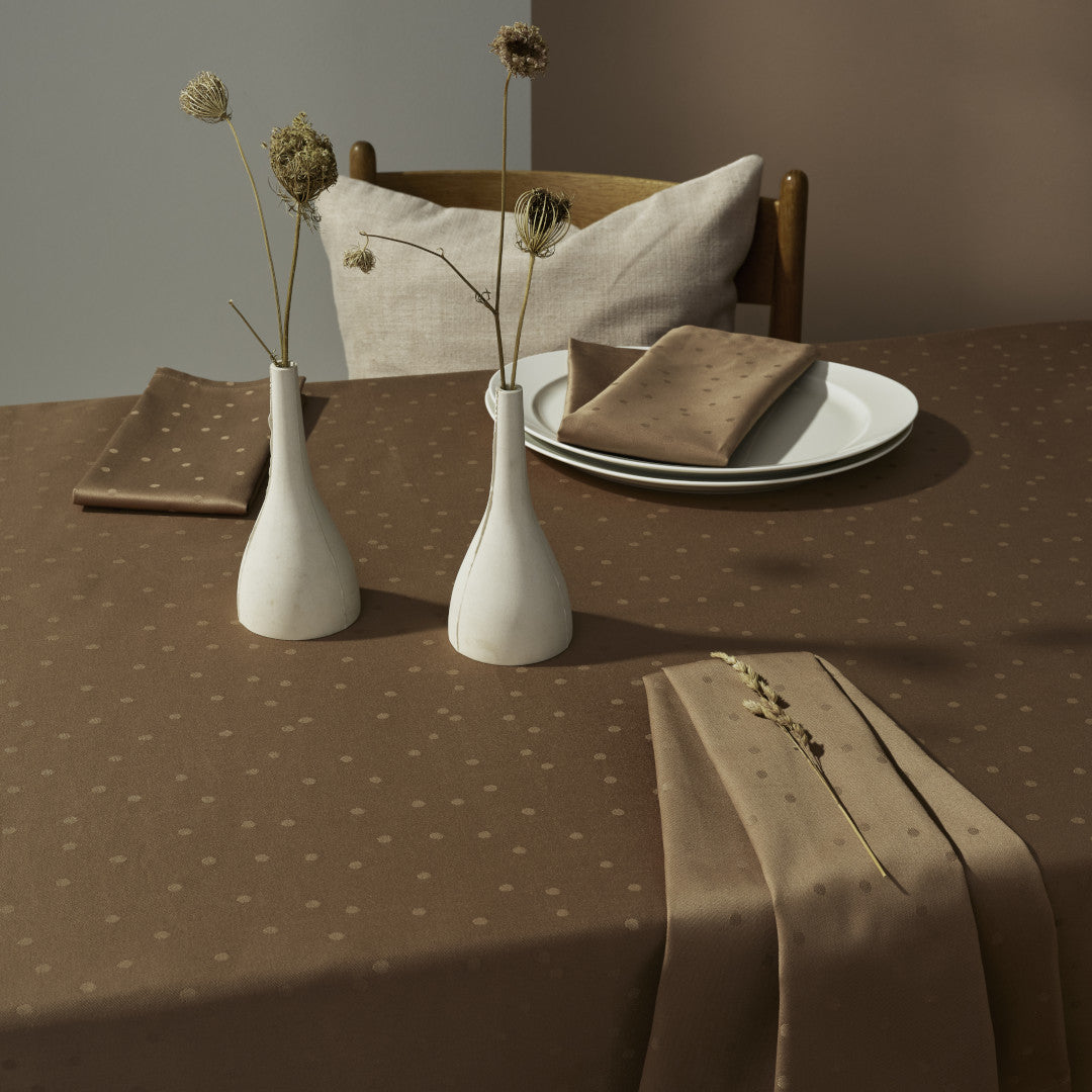 Compliments Damaskduk Confetti, Walnut - 150 x 350 cm, nærbilde