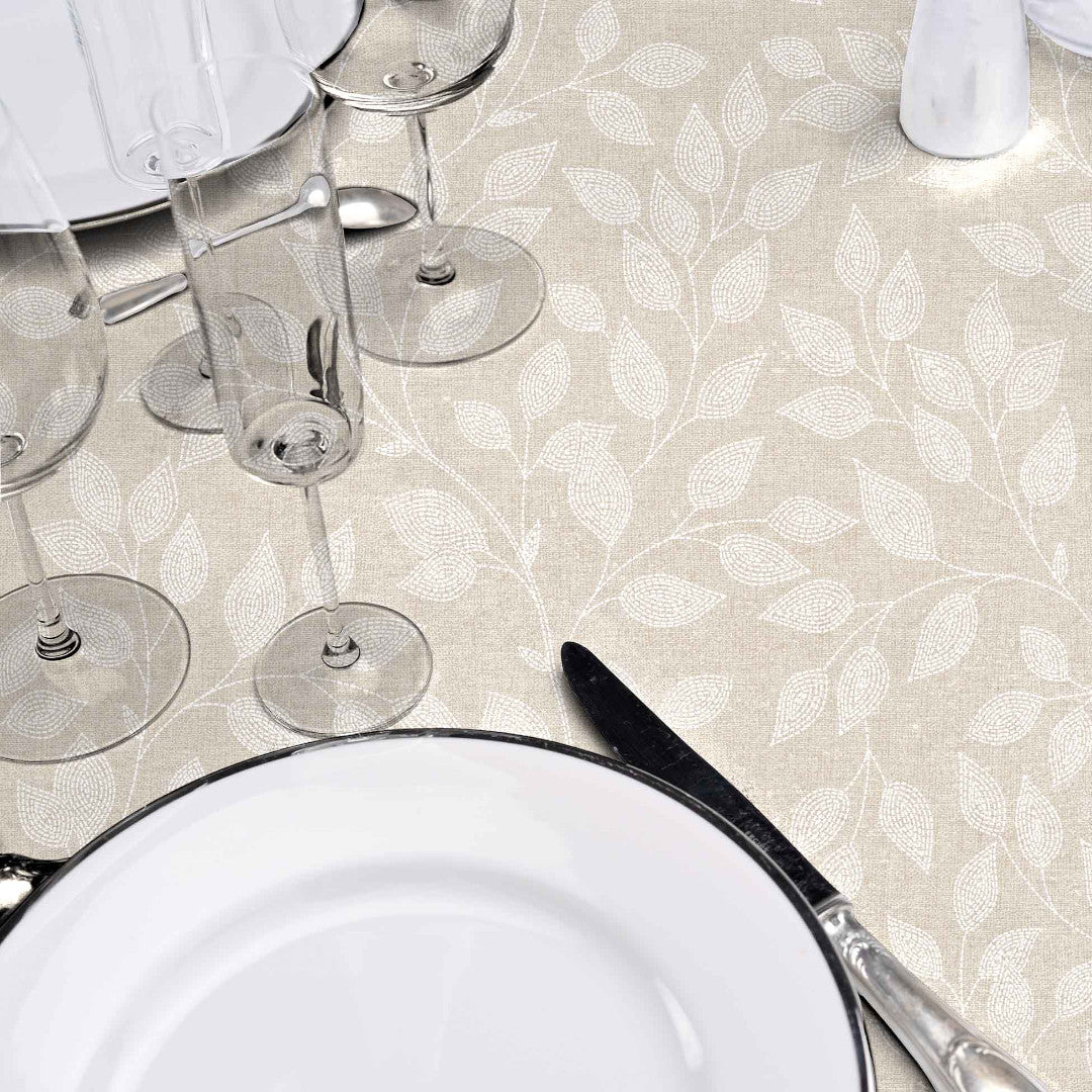 Duchesse – Voksduk med glatt linlook og elegant bladmønster, nærbilde