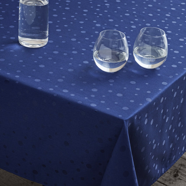 Juna Dot Twilight Blue Damaskduk med Prikker – 140 x 220 cm