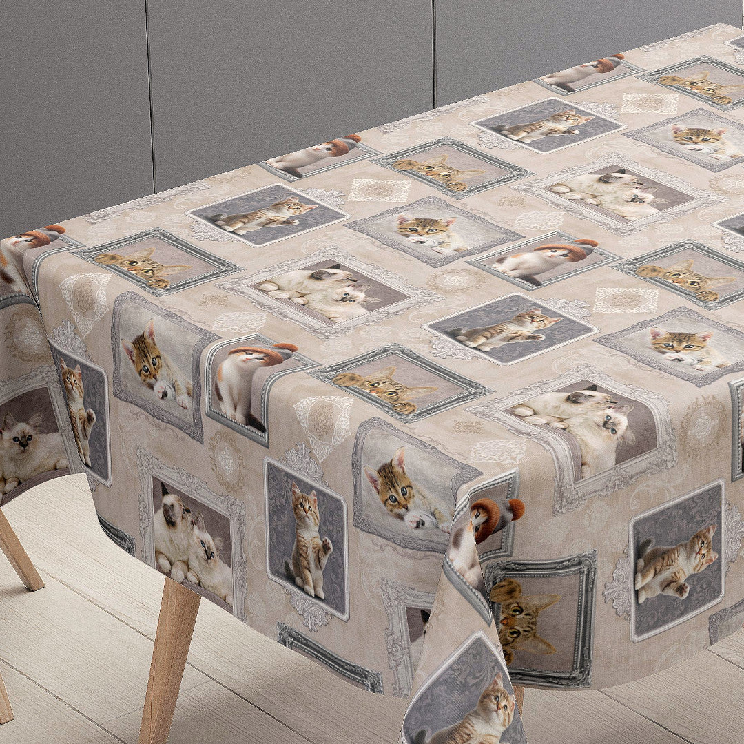 Killingegalleri – Beige voksduk med kattunger i rammer, bordende