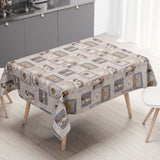 Killingegalleri – Beige voksduk med kattunger i rammer, miljø