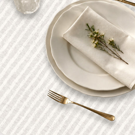 Lam Blanco – Jacquardvevd akrylduk i offwhite 160 cm bred, nærbilde