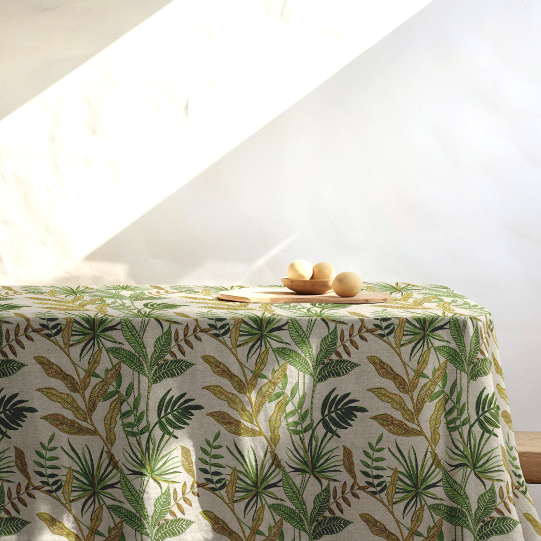 Lino Verdea – Akrylduk med botanisk mønster i elegant linlook, miljø