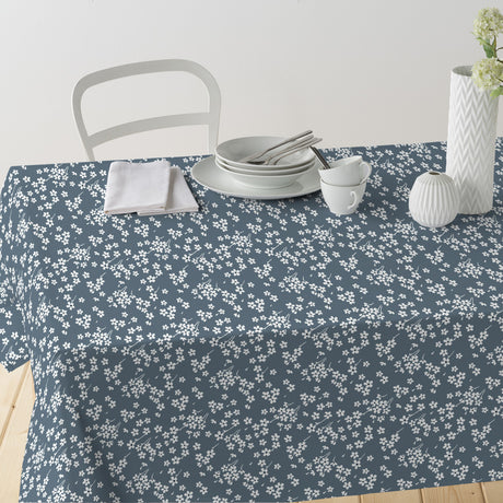 Milflores Støvblå – Akrylduk med små blomster bord