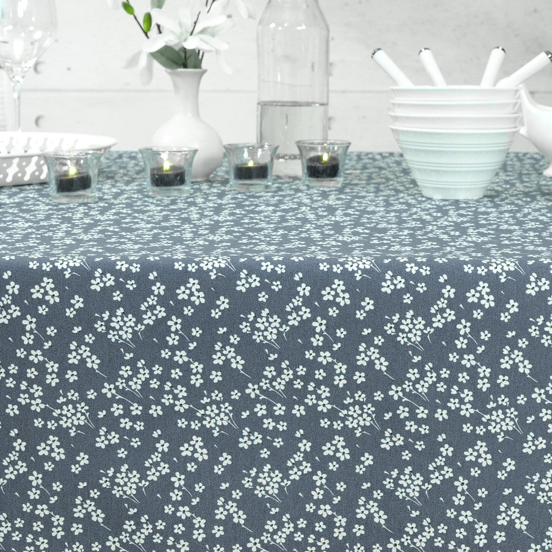 Milflores Støvblå – Akrylduk med små blomster mønster