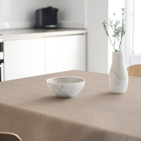 Nagore Beige – Akrylduk med klassisk fiskebensmønster