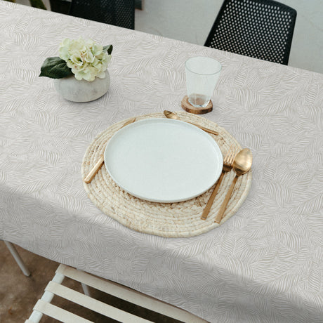 Nanda Beige – Akrylduk med myke palmeblader miljø