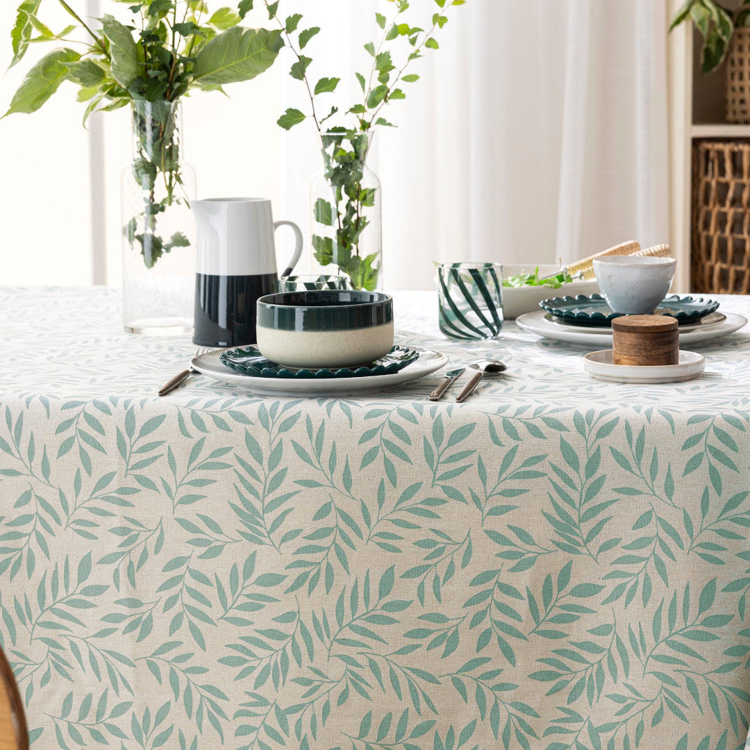 Naya Sauge – Bordduk i linlook med fint bladmønster – 140 x 240 cm, nærbilde