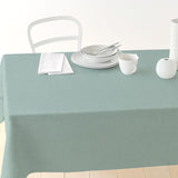 Nordfavn Dean Støvet Grønn – Ensfarget akrylduk i linlook, på bord