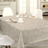 Nordfavn Hojas Beige – Voksduk med lyst bladmotiv i lintrykk, miljø