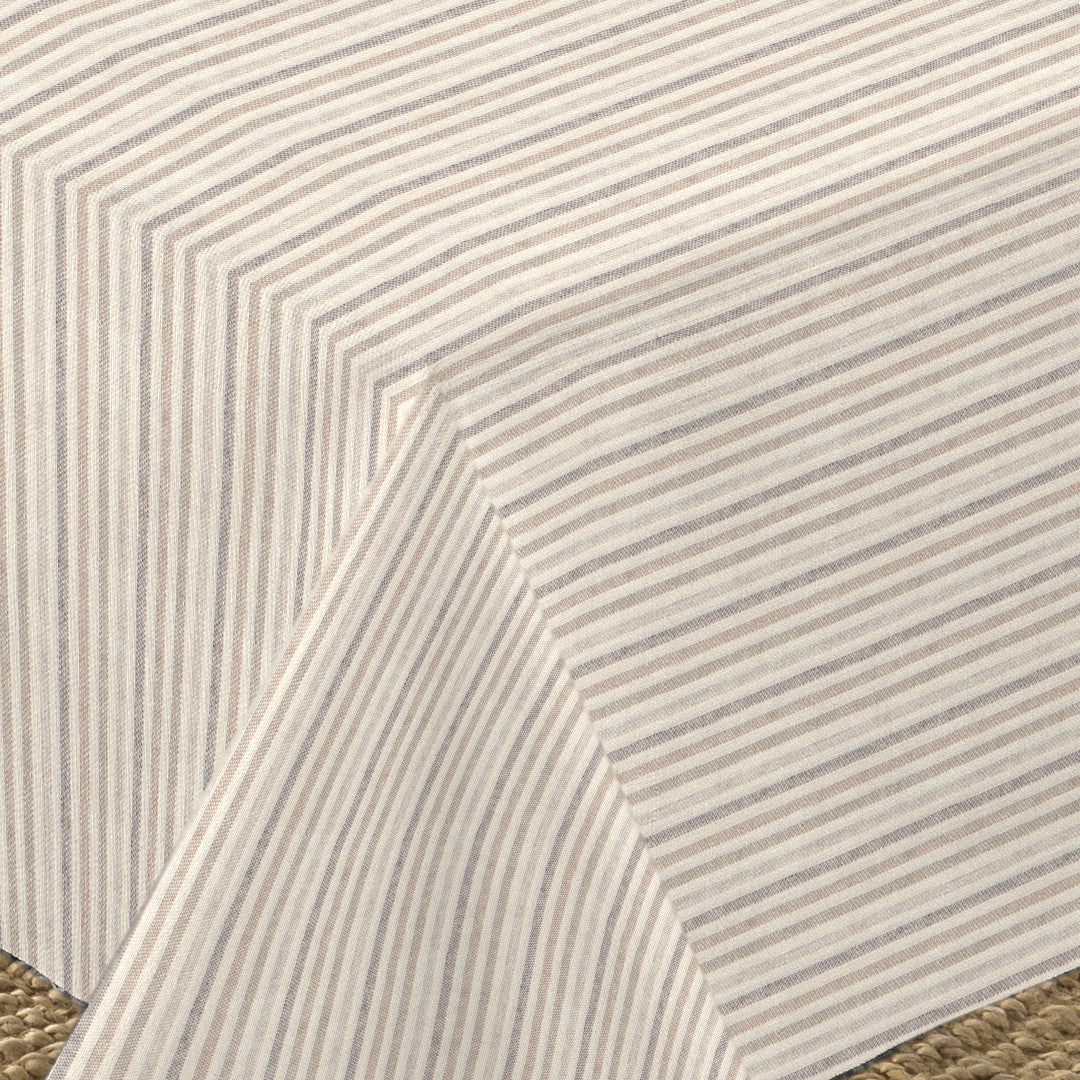 Nordfavn Pitiusa Sand og Beige – Akrylduk med smale tverrstriper, hjørne