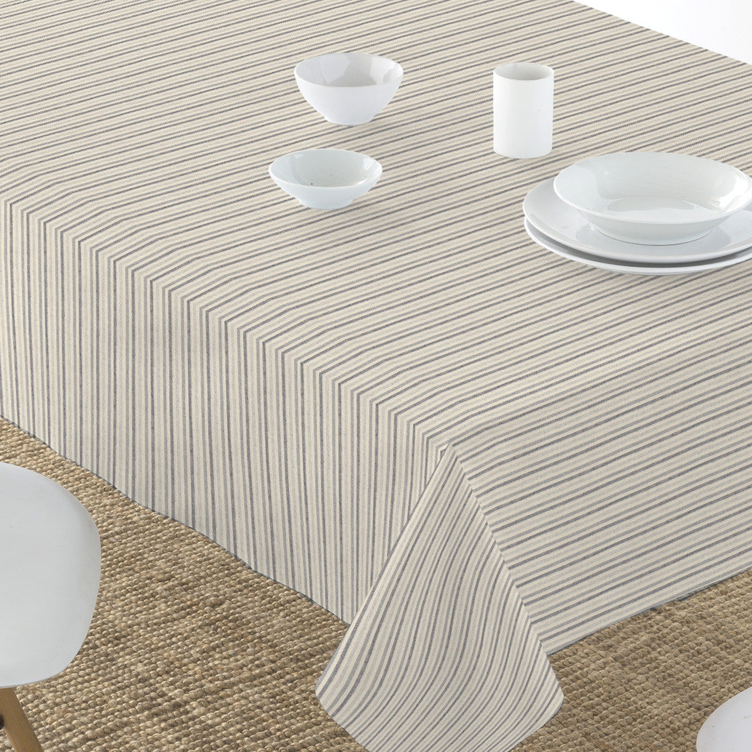Nordfavn Pitiusa Skifergrå – Akrylduk med smale tverrstriper, bord
