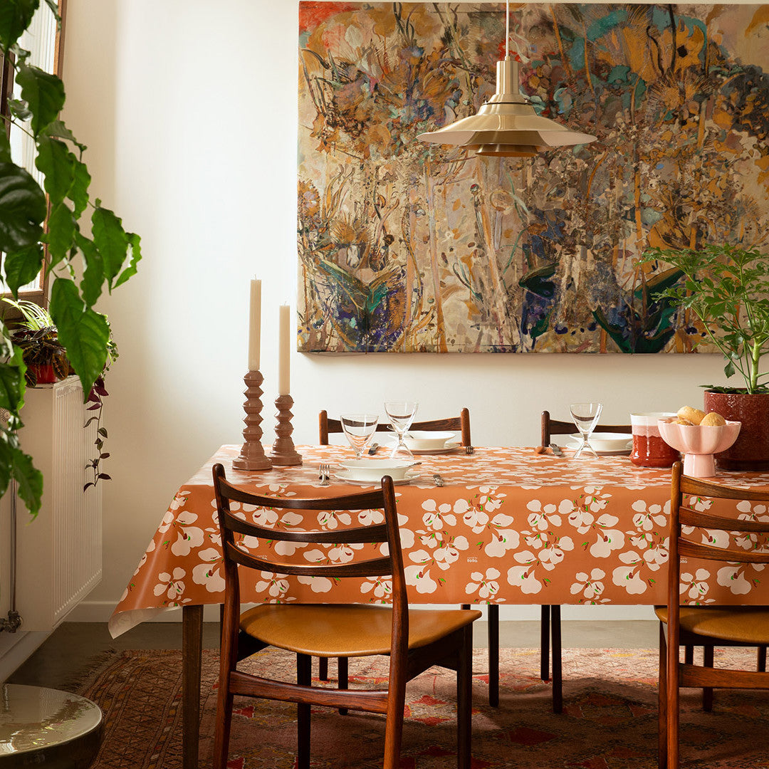 Orkide Chai Latte – Lola voksduk med blomsterprint, miljø