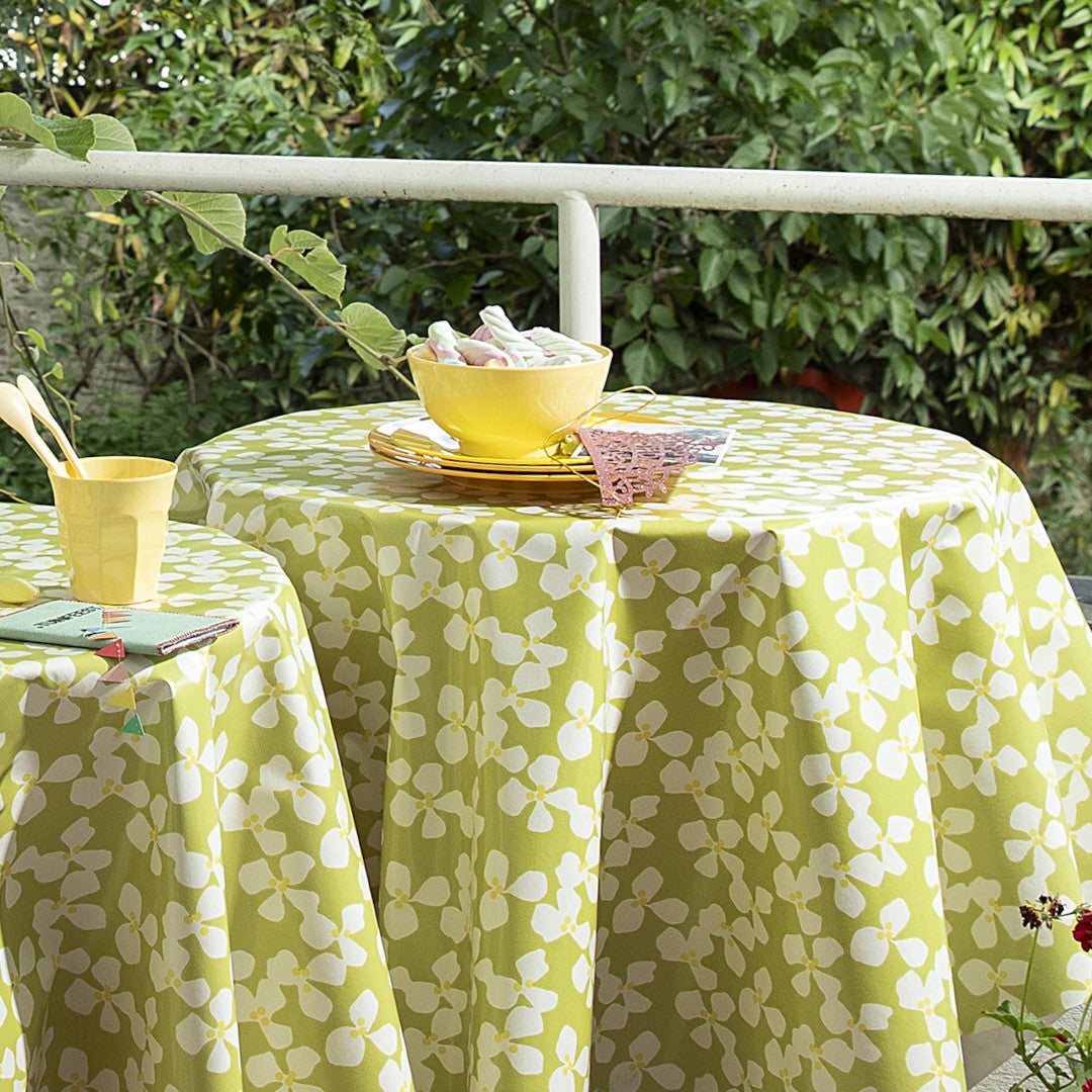 Poppy Spring Moss Lola rund voksduk blomsterdesign