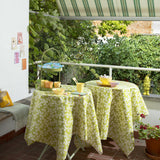 Poppy Spring Moss – Lola voksduk med grafisk blomsterdesign, miljø