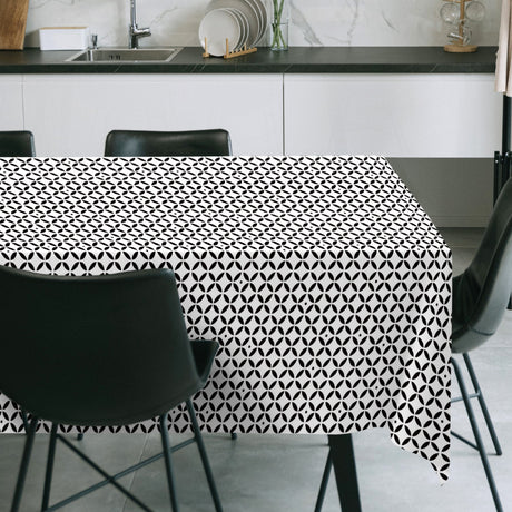 Raipur Black – Moderne svart/hvit voksduk med grafisk mønster