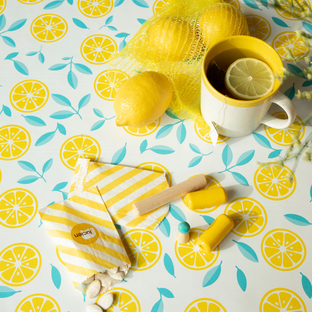 Slice Me Up Limonata – Captain Cook voksduk med grafisk sitrusprint, nærbilde