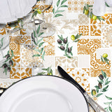 Solanova – Voksduk med oliven og gyldne fliser, nærbilde