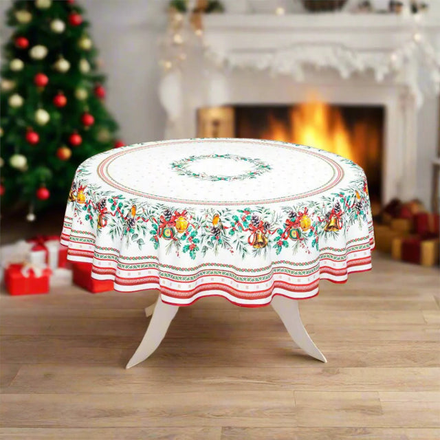 Sylvestre Hvit – Rund akrylbelagt fransk juleduk, Ø 230 cm, miljø