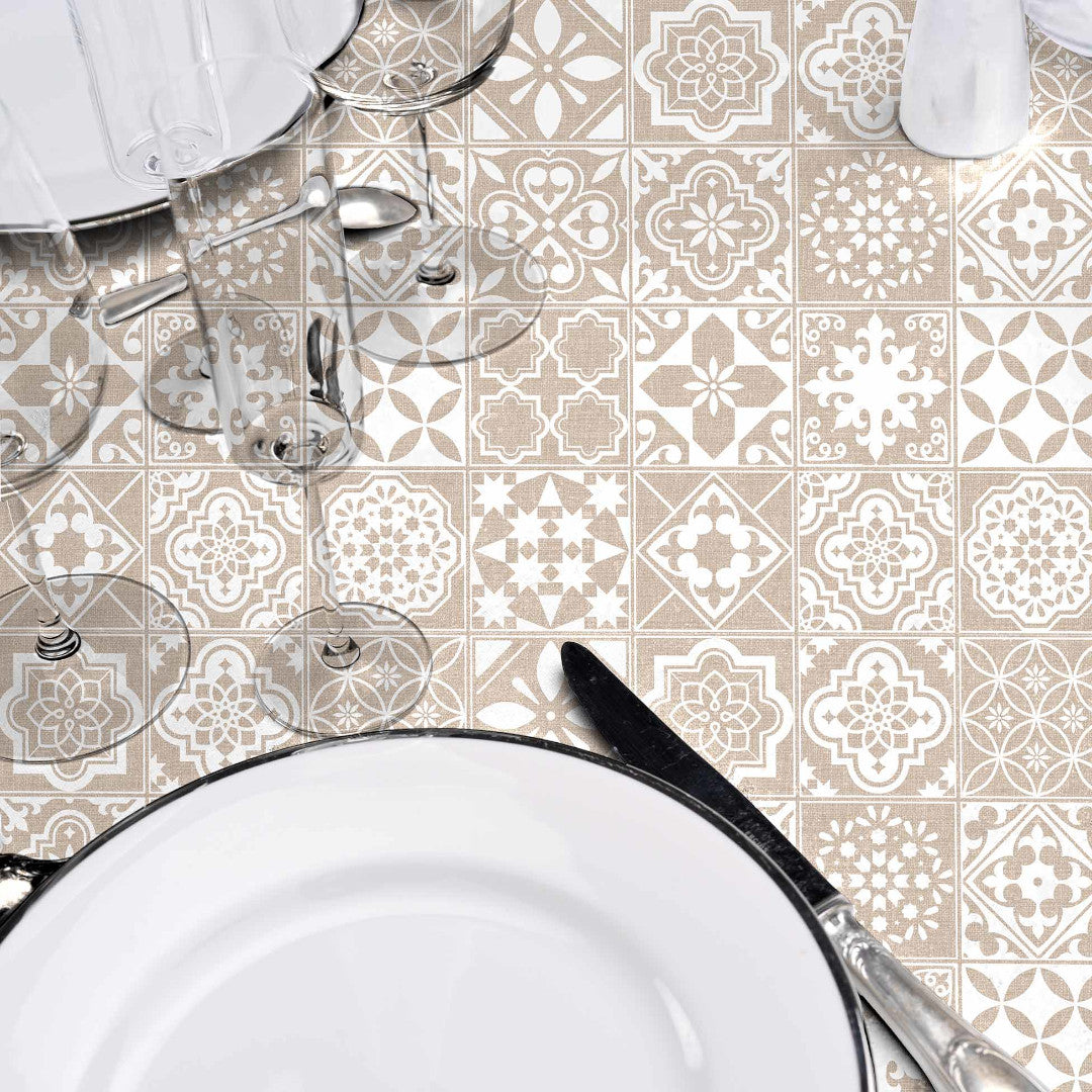 Textilia Carella – Rund voksduk med klassisk flisemønster i beige Ø 155 cm nærbilde