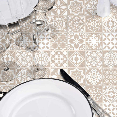 Textilia Carella – Rund voksduk med klassisk flisemønster i beige Ø 155 cm nærbilde