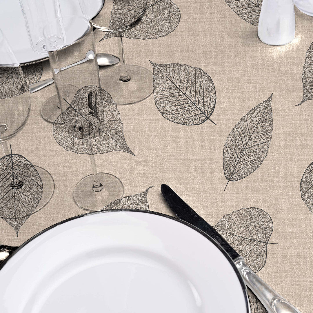 Textilia Feuillys – Rund voksduk i linlook med sorte strekblader Ø 155 cm nærbilde